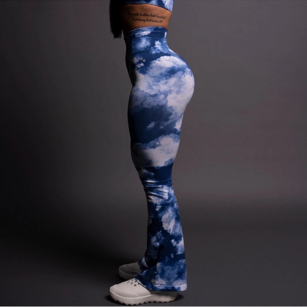 Darc Sport Sky Pattern Flared Leggings